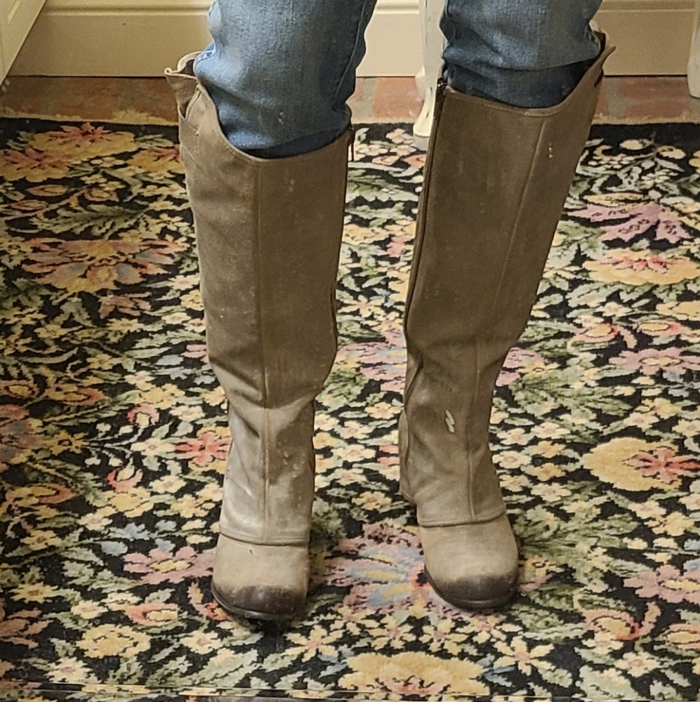 Fergie taupe suede boots